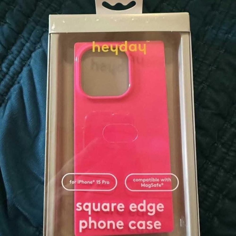 Heyday Vibrant Pink Square Edge Case for iPhone 15 Pro